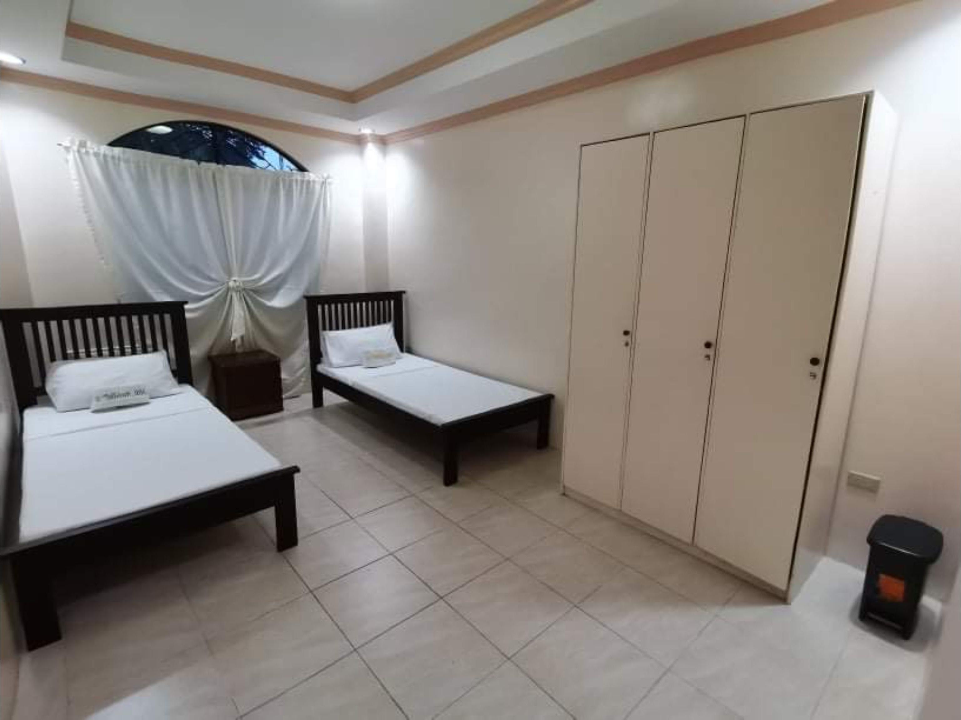 Oyo 799 Ddd Habitat Iloilo Hotell Exteriör bild